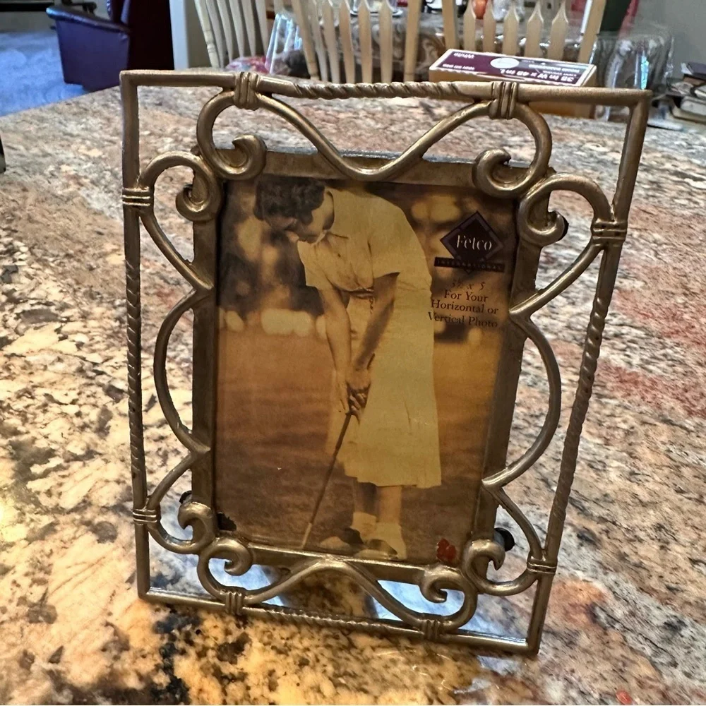 Vtg.-Style Silver Metal Free Standing Horizontal or Vertical Photo Frame 3.5 x 5